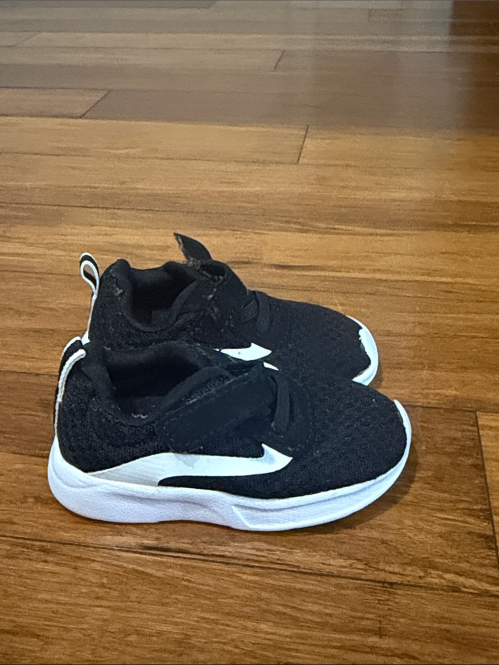 Wonder Nation Toddler Unisex Black and White Size 4 Mesh Athletic Sneaker